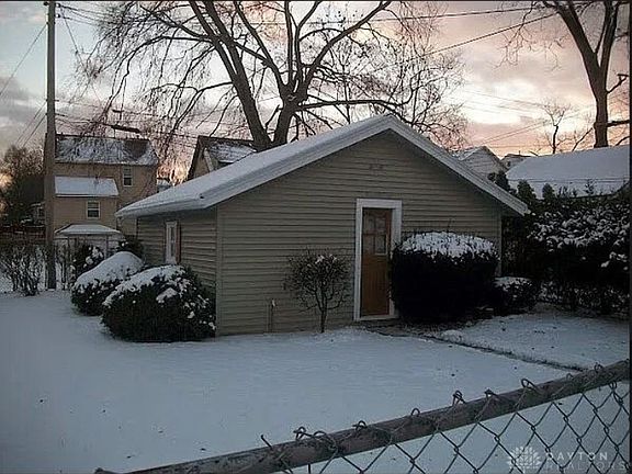 4th image of 352 Fernwood Ave