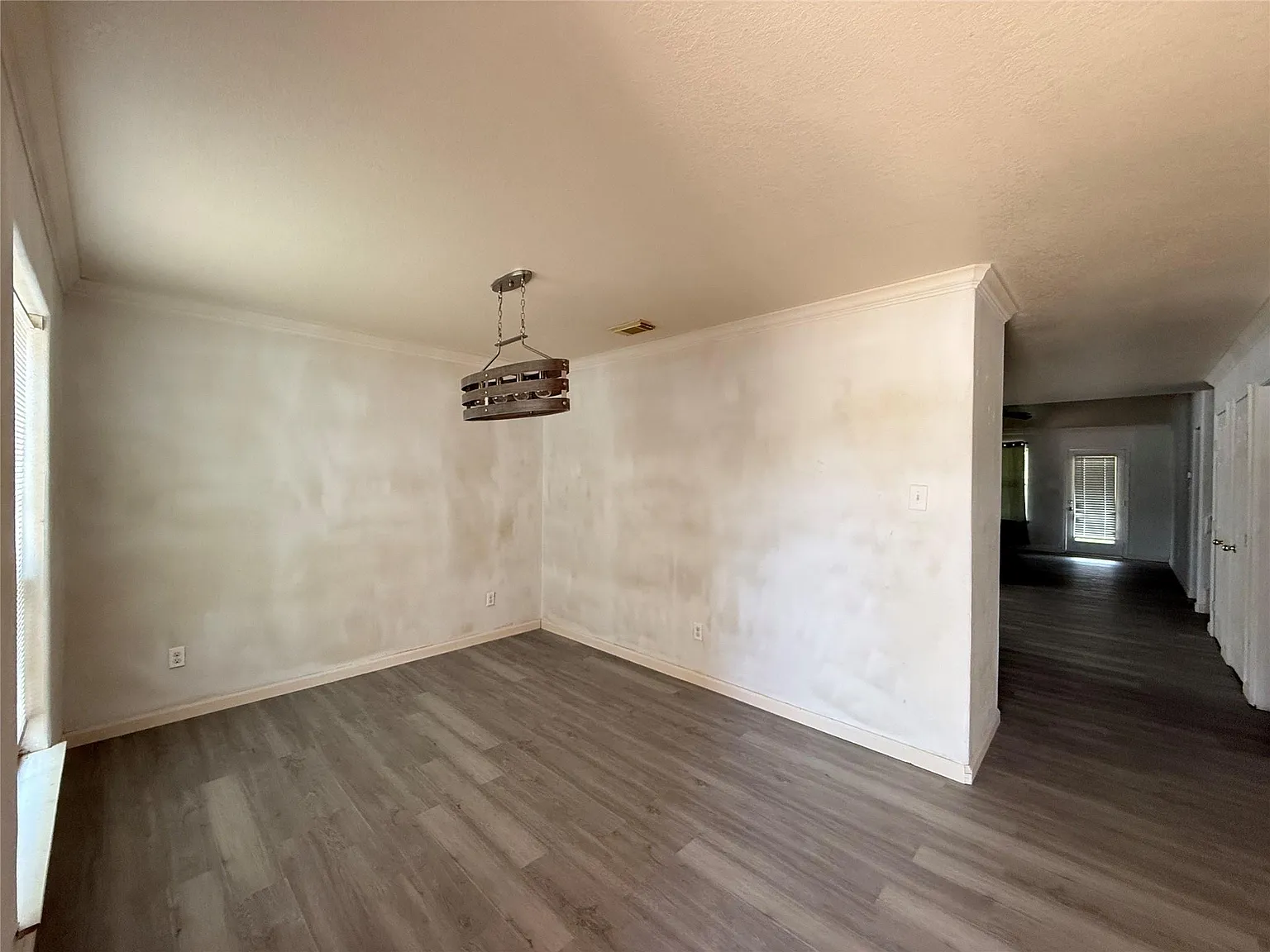 4 bed, 2.5 bath, 2265 sqft, $2,200 — Photo 2