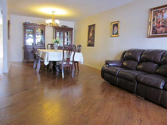4th image of 35 Kingsfield Dr