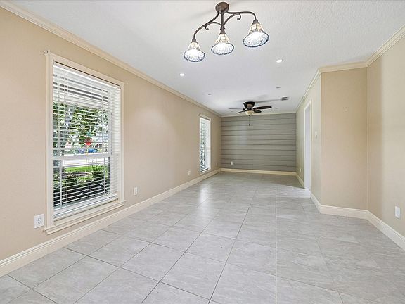 4th image of 19614 Suncove Ln