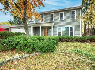 1025 Longford Dr, Westmont, IL