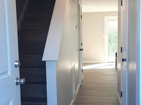 50 Edward J Roy Dr Unit 4