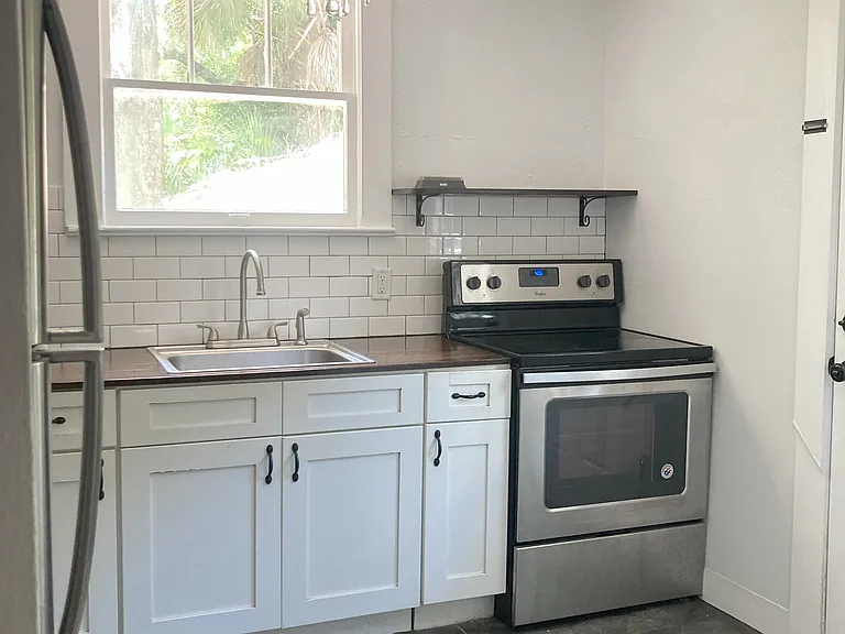 316 SE 9th St — Photo 5