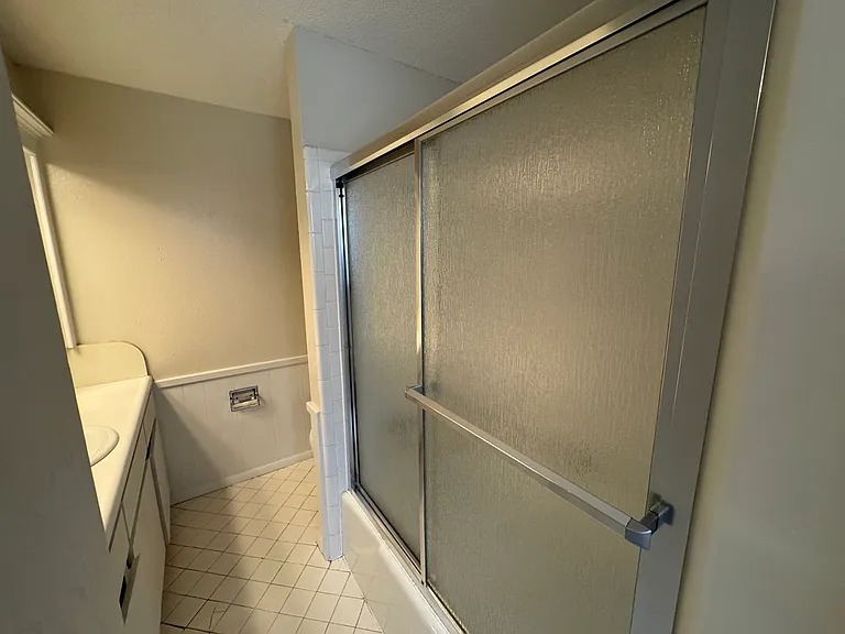 5705 W Wilshire Blvd — Photo 14