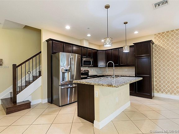 3rd image of 2922 Cascada Isle Way