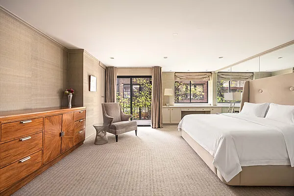 Bedroom, photo 1