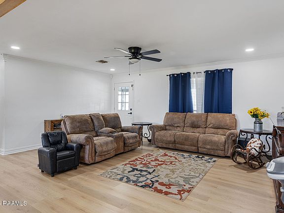 3rd image of 2398 Doyle Melancon Rd