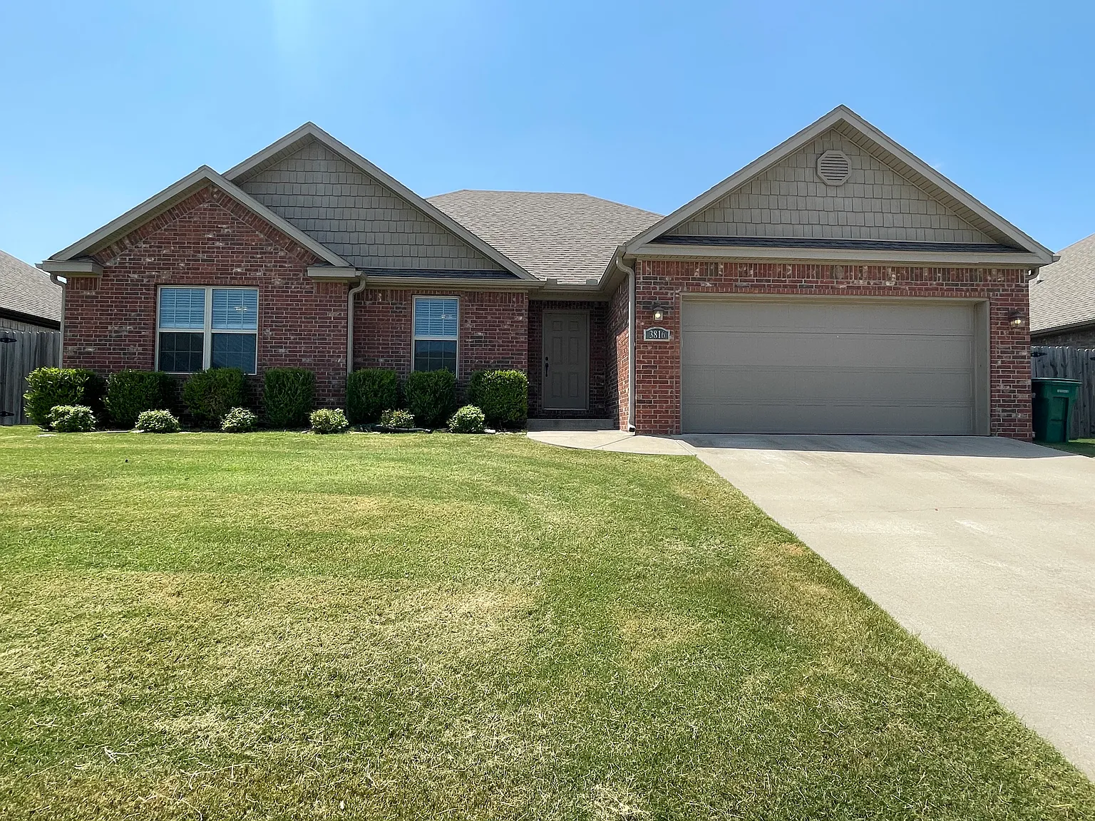 4 bed, 1958 sqft, $2,100 — Photo 1