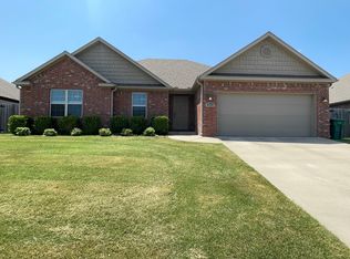 3816 N 3rd St, Rogers, AR 72756