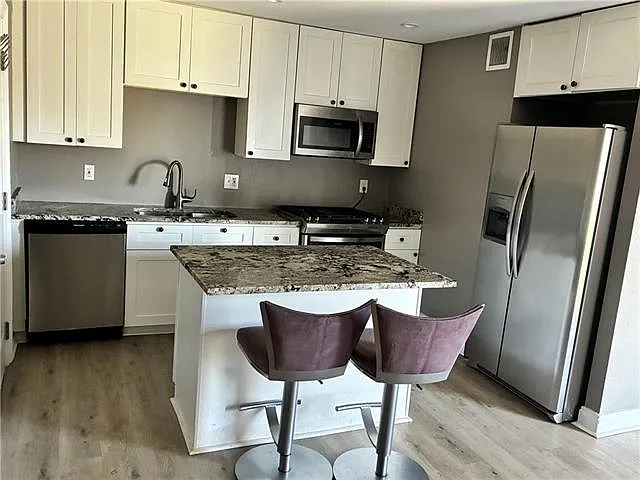 2 bed, 1.5 bath, 1221 sqft, $1,400 — Photo 2