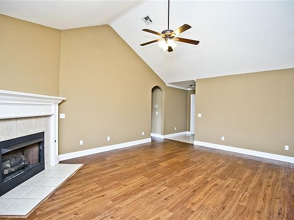 4th image of 540 Dogwood St