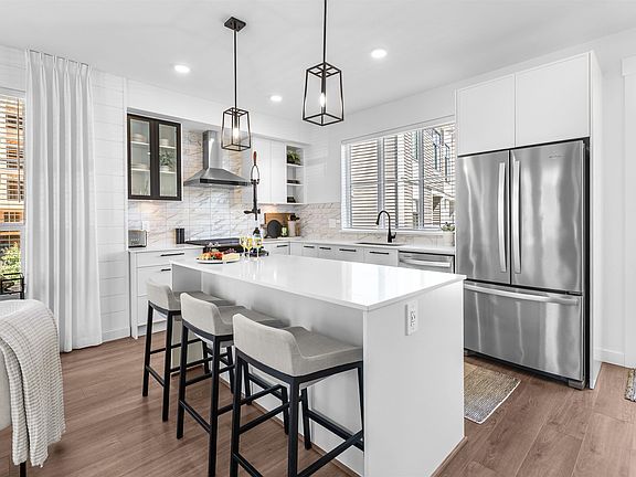 4th image of 2891 Montrose Ave #35