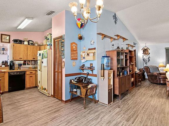 5th image of 2577 Derby Dr