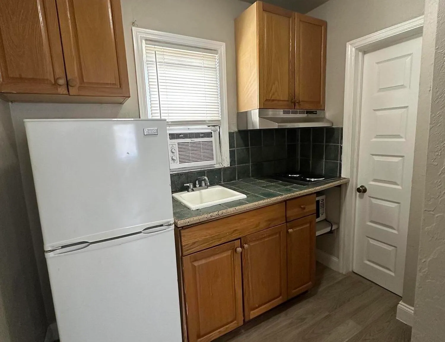 Studio, 1.0 bath, 350 sqft, $1,350 — Photo 3