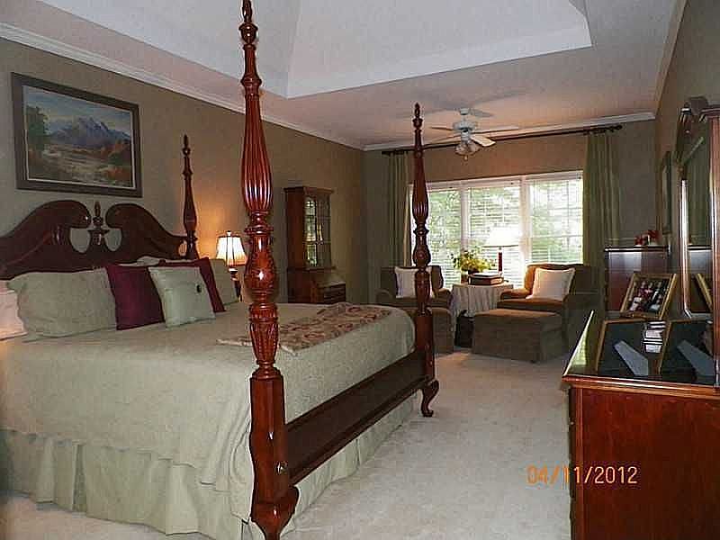 Huge master bedroom on main