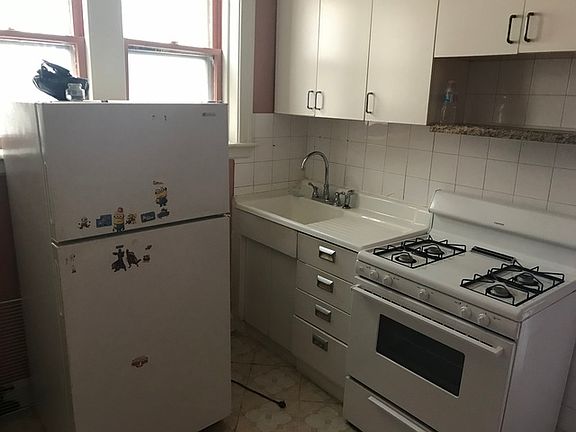 4th image of 5834 W Barry Ave #1