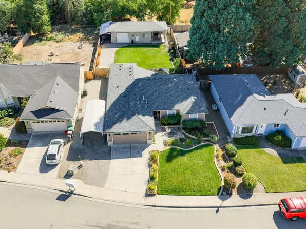 848 Forest Glen Dr, Central Pt, OR 97502