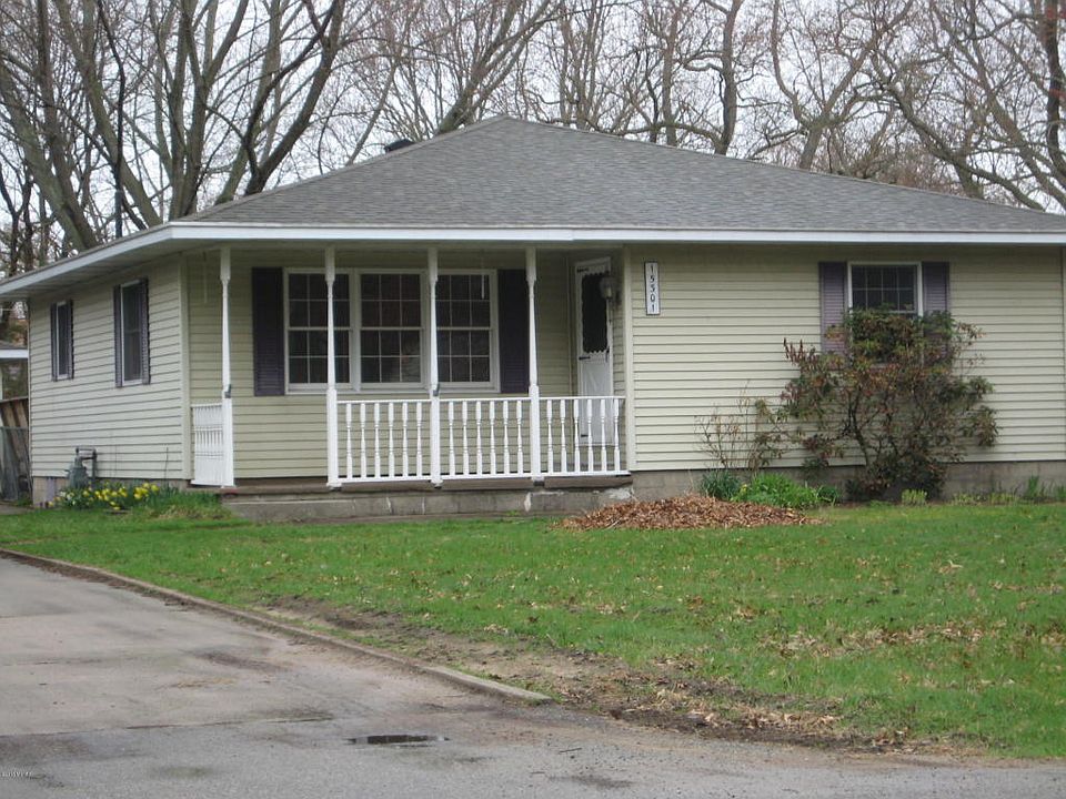 1st image of 15301 Cherry St