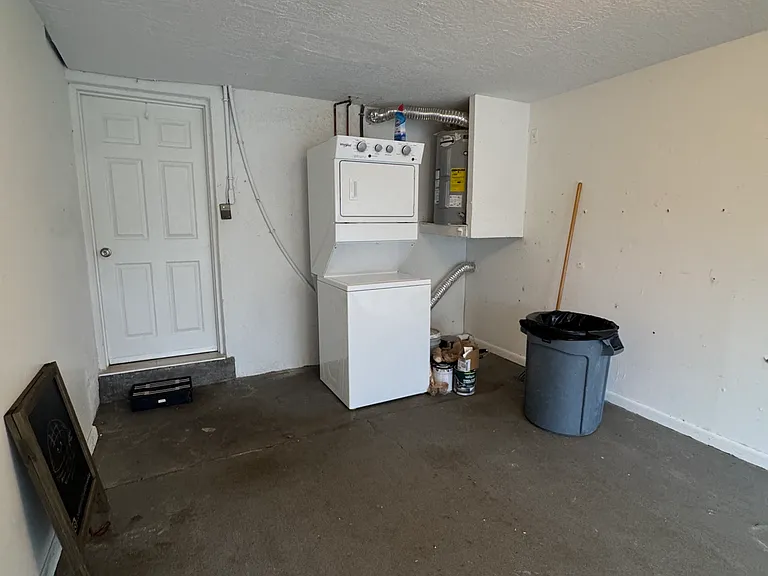 209-215 S Riverside Dr — Photo 9
