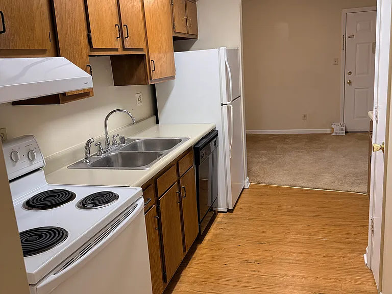 9804 Whipps Mill Rd #6 — Photo 4