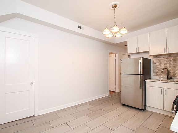 4th image of 3714 W Belmont Ave APT 2R
