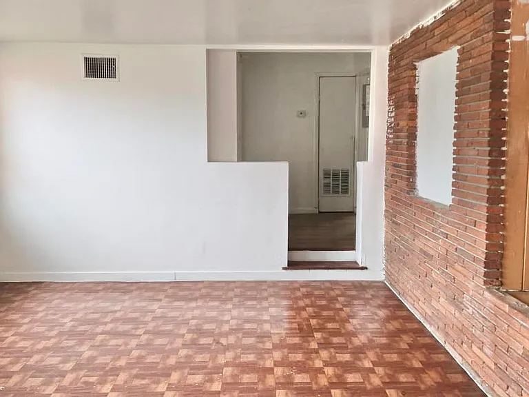 2325 Johnson St — Photo 3