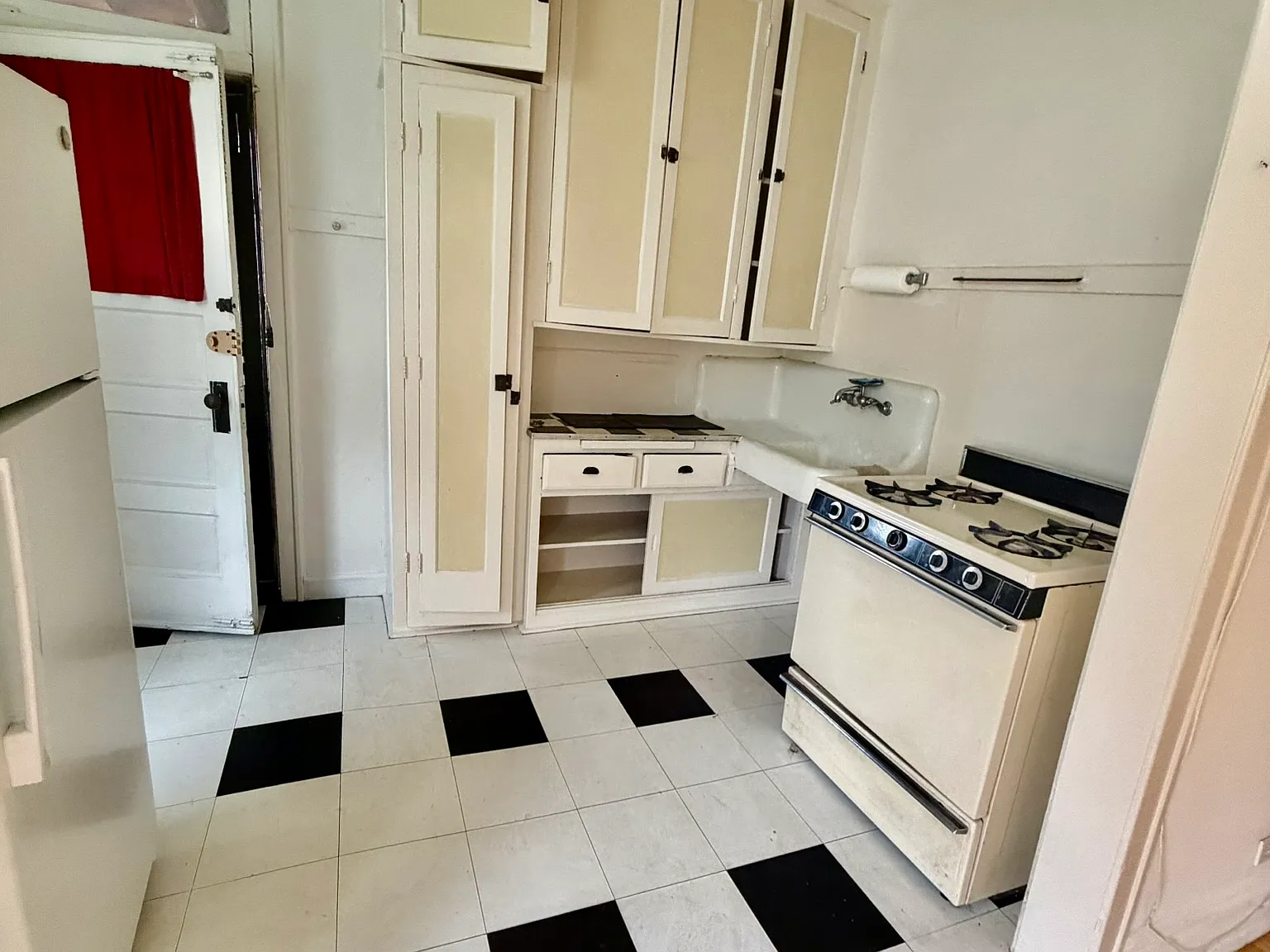 1 bed, 800 sqft, $1,600 — Photo 2