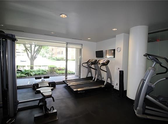 3rd image of 803 W 48th St APT 202