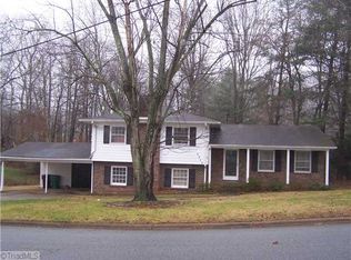 3526 Woodview Dr, High Point, NC 27265