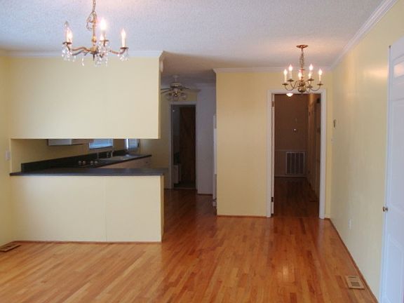 3rd image of 309 Weblin St
