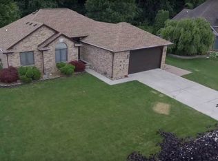 52646 W Hill Dr, Chesterfield, MI
