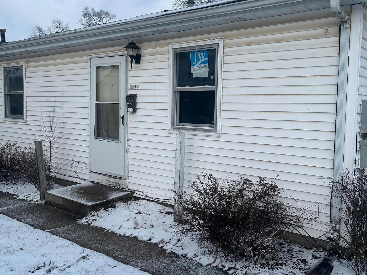 2 bed, 700 sqft, $975 — Photo 1