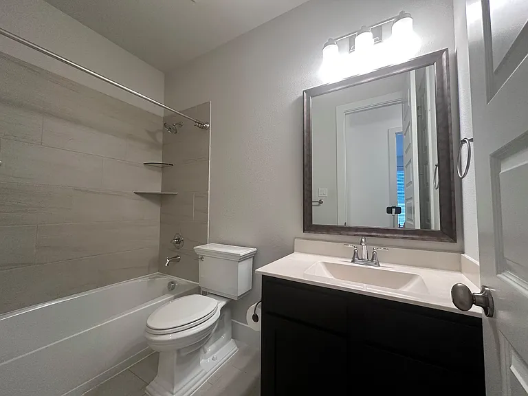 2609 Chevy Chase Dr — Photo 8