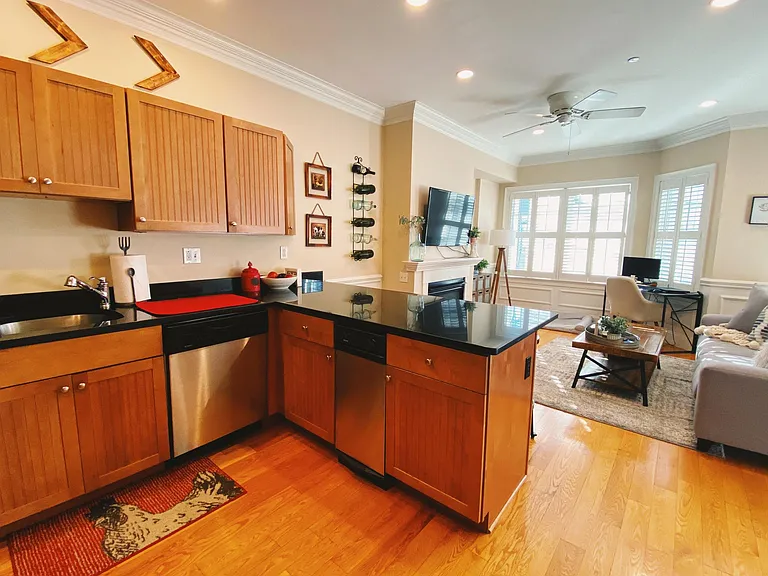 138-142 W 9th St #4 — Photo 8