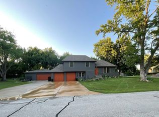 15302 N Circle Dr, Basehor, KS 66007