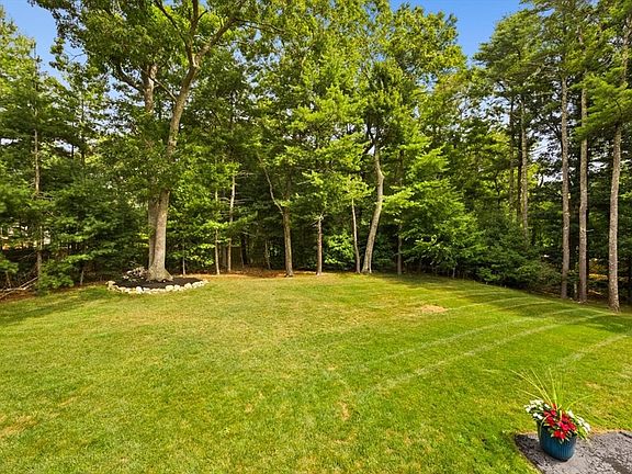 5th image of 26 Delorenzo Dr