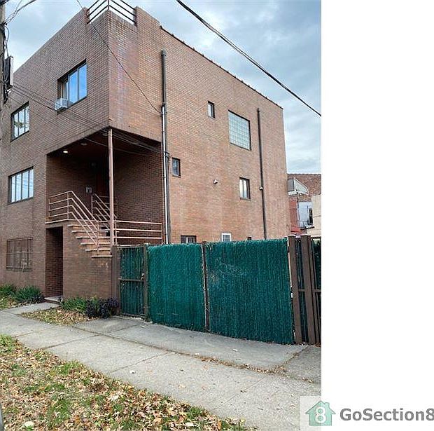 2nd image of 1645 Parker St #1
