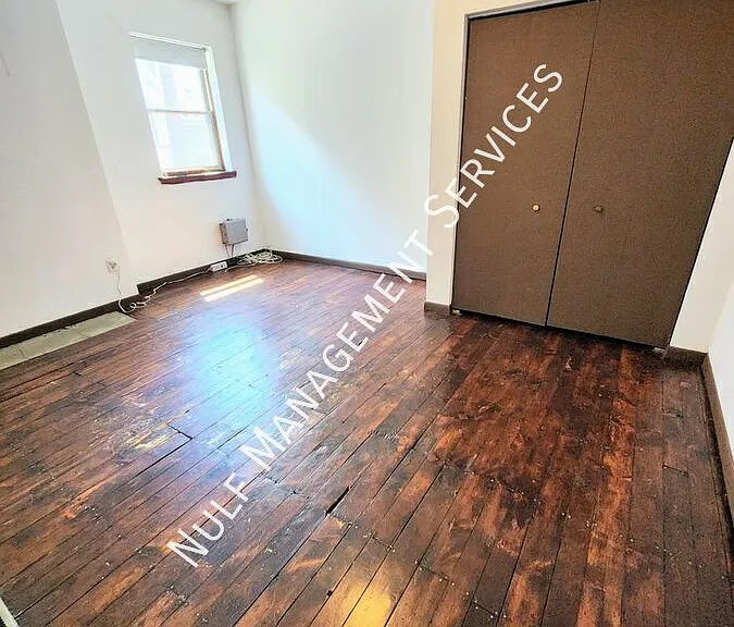 209 44th St #1 — Photo 4