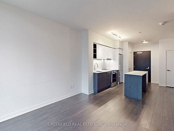 4th image of 31 Tippett Rd #1408