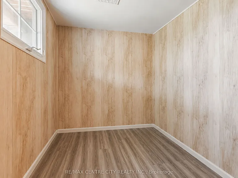 423 Everglade Cres — Photo 6
