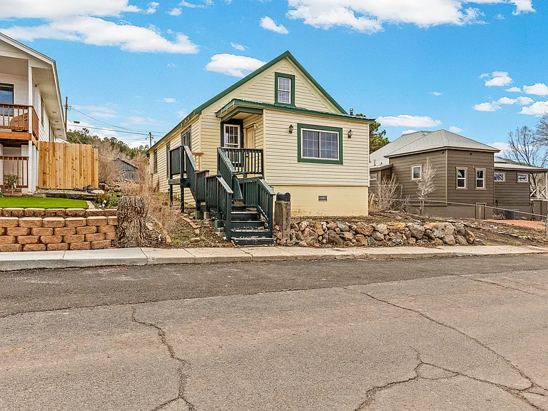 114 E Sherman Ave — Photo 6