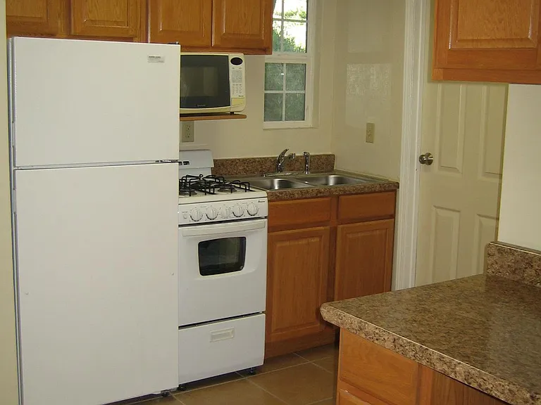 Hilltop Dr — Photo 4