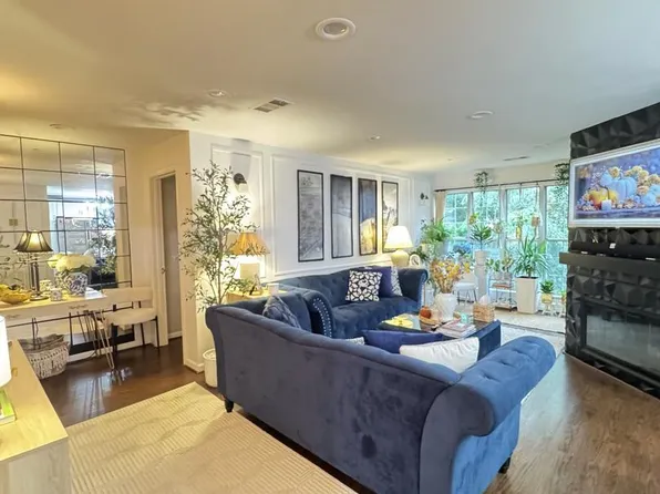 12003 Golf Ridge Ct APT 202, Fairfax, VA 22033