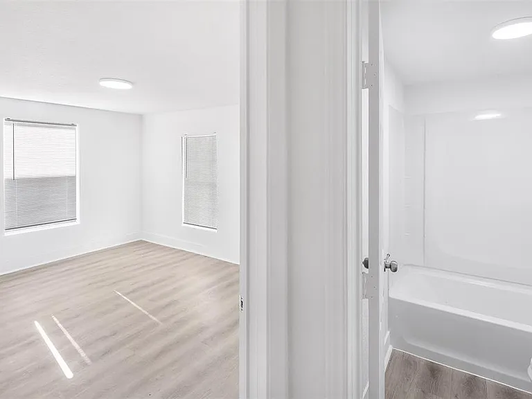 1911 Benson St #2 — Photo 8