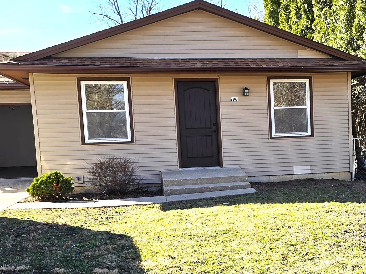 3 bed, 1000 sqft, $1,800 — Photo 1