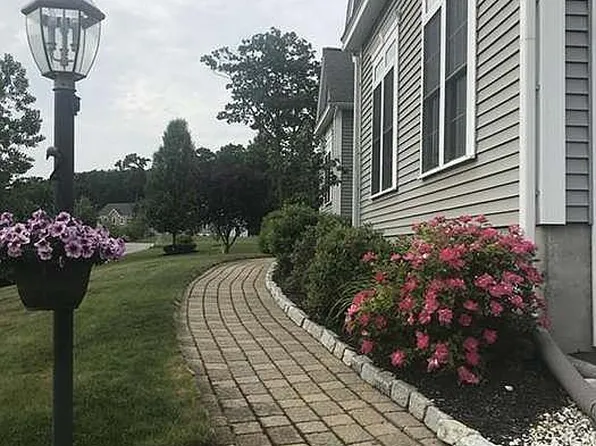 474 Shining Rock Dr, Northbridge, MA 01534