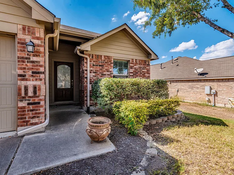 154 Flagstone Trl — Photo 3