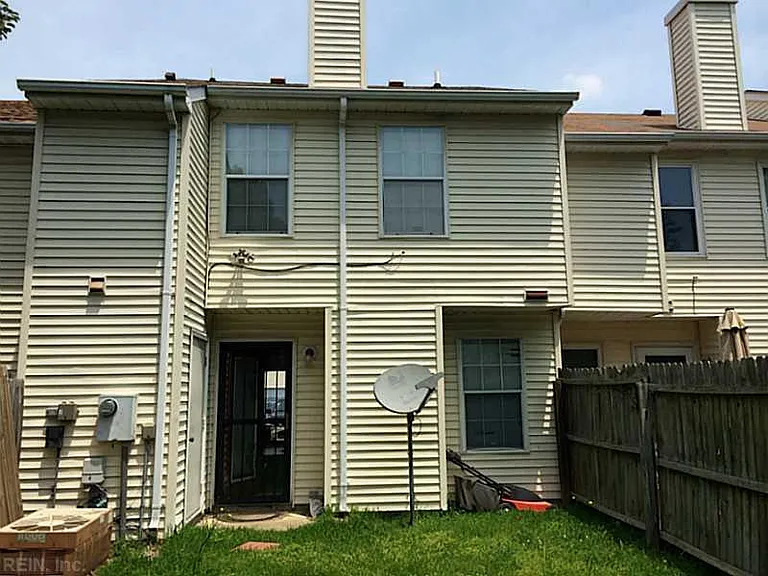 1240 Basswood Ct — Photo 23