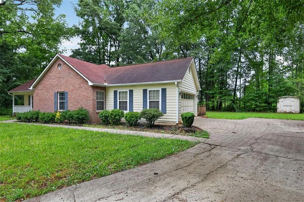 3 bed, 2.0 bath, 1466 sqft, $2,040 — Photo 2