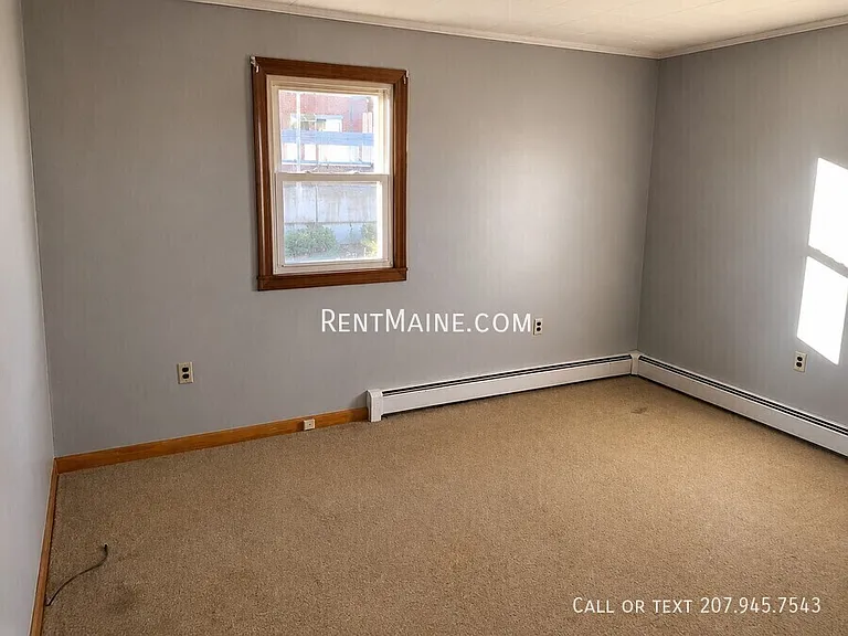 676 College Ave — Photo 13